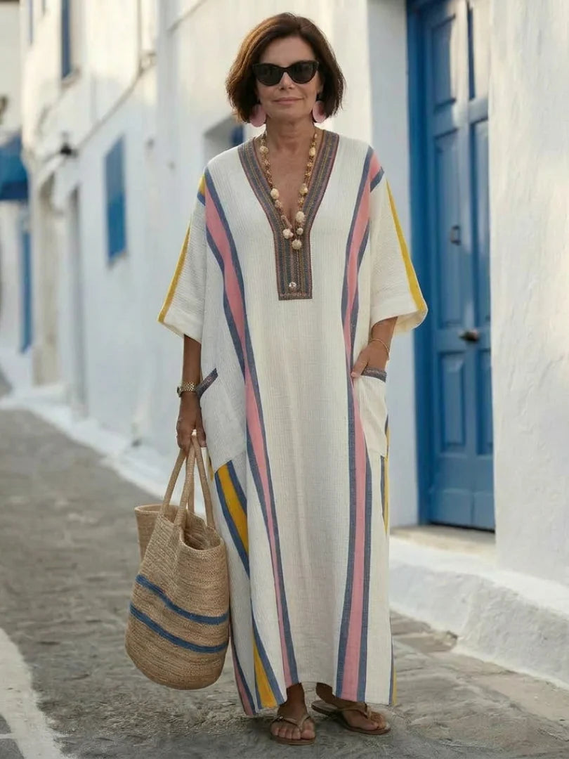 Relaxed dress with a soft V-neckline, half sleeves and front pockets.