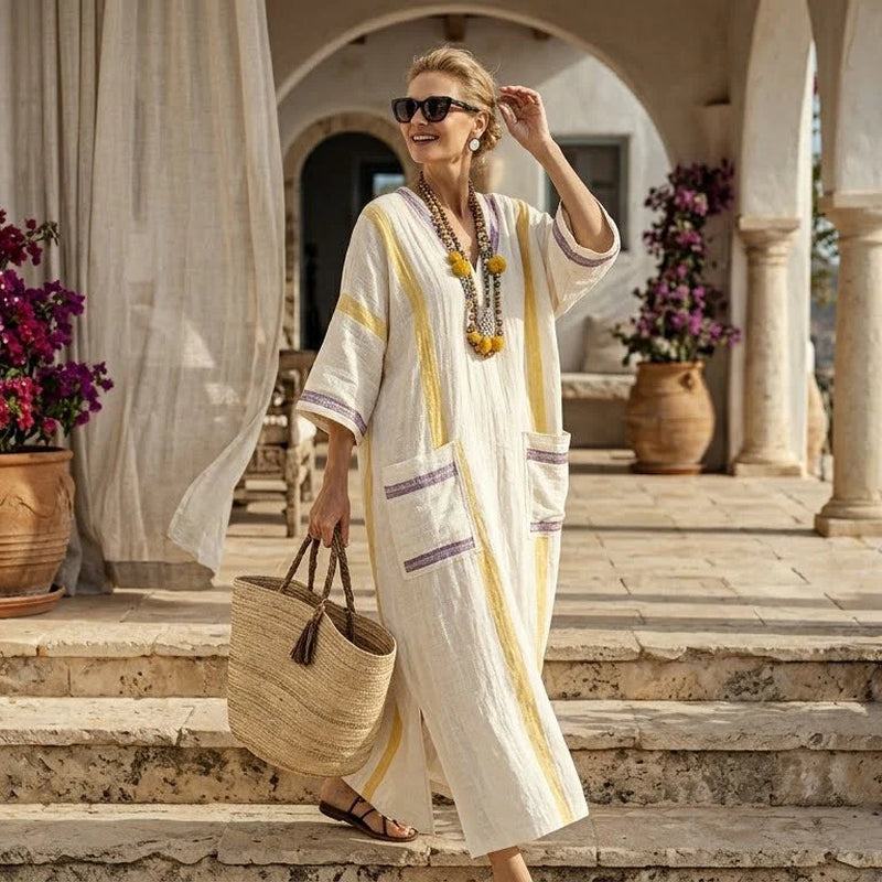 Easy summer dress with practical side pockets and a slight stretch.