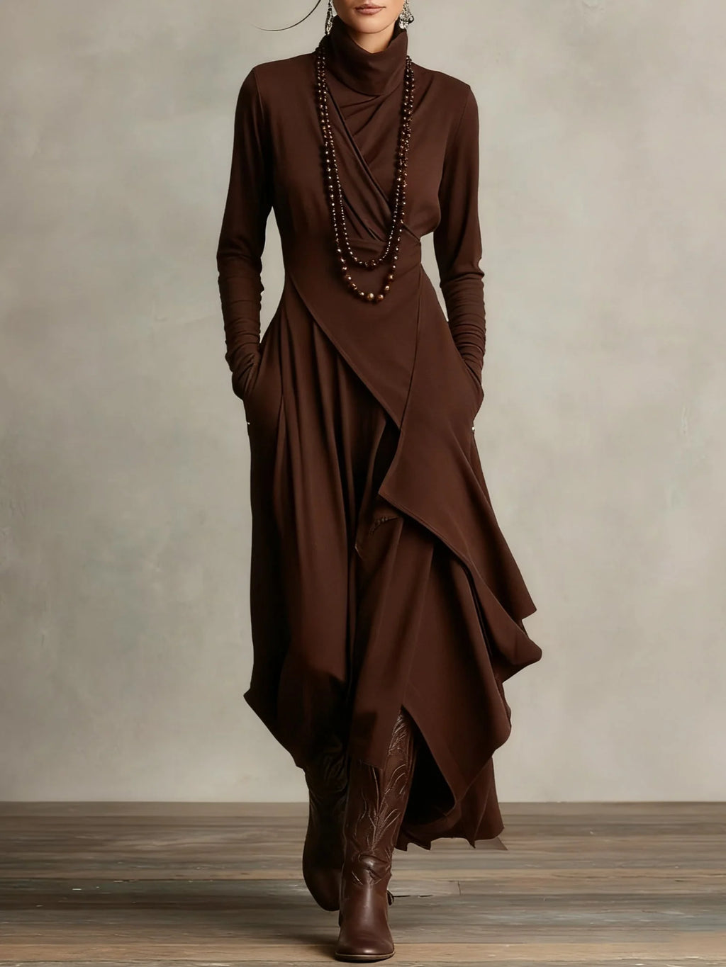 Refined boho maxi dress with a soft V-neck, long sleeves and fluid full-length line.