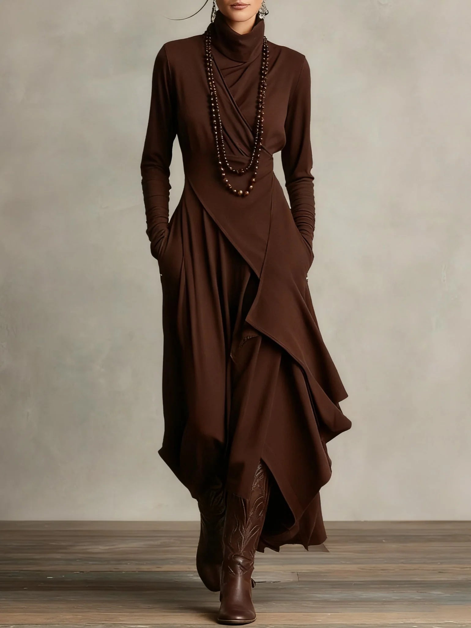 Refined boho maxi dress with a soft V-neck, long sleeves and fluid full-length line.