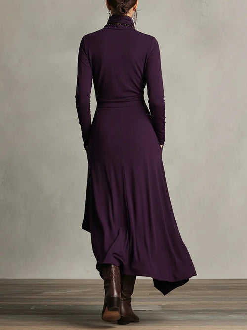 Refined boho maxi dress with a soft V-neck, long sleeves and fluid full-length line.