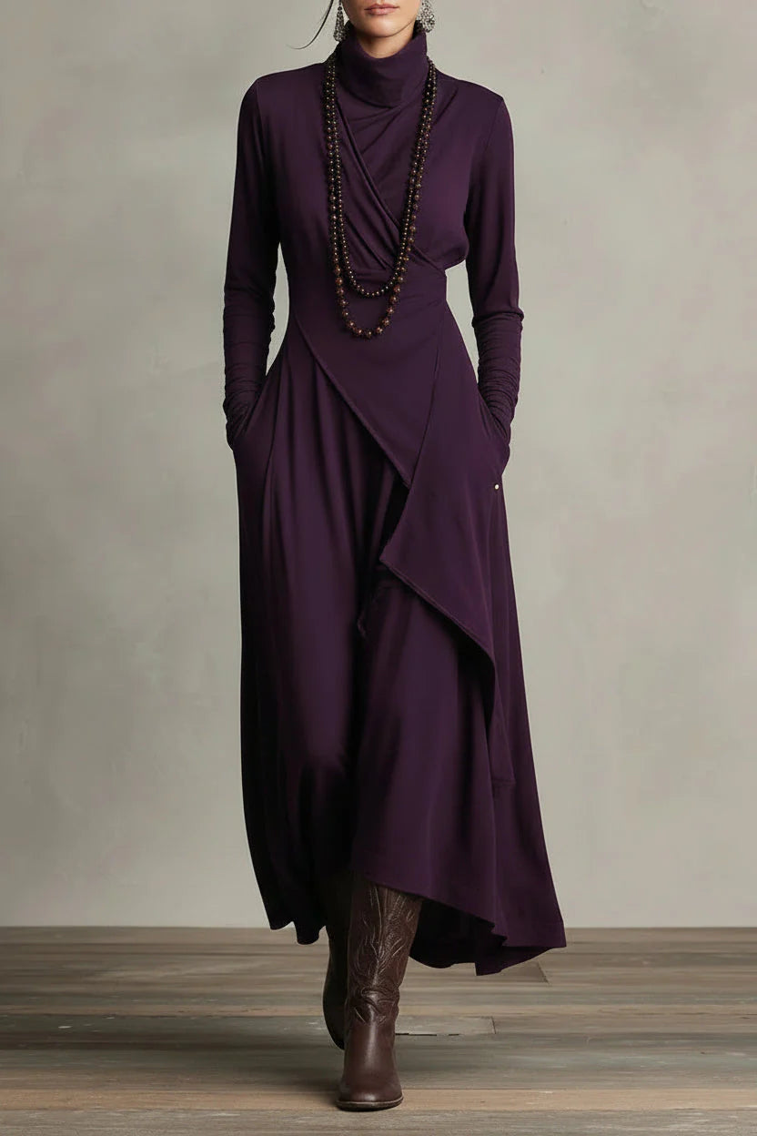 Refined boho maxi dress with a soft V-neck, long sleeves and fluid full-length line.