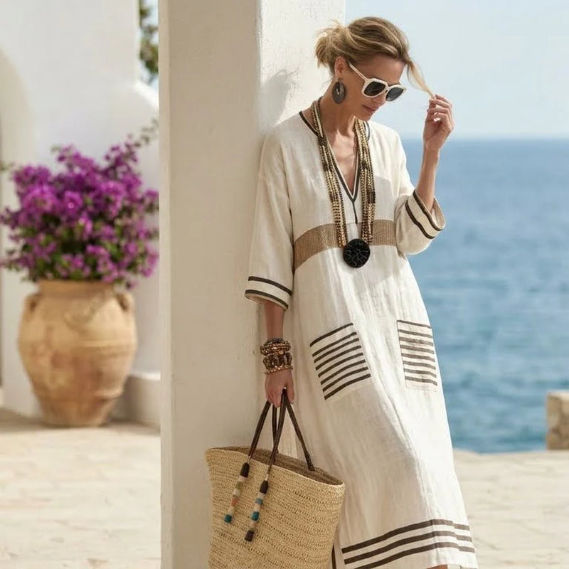 Easy summer dress with practical side pockets and a slight stretch.